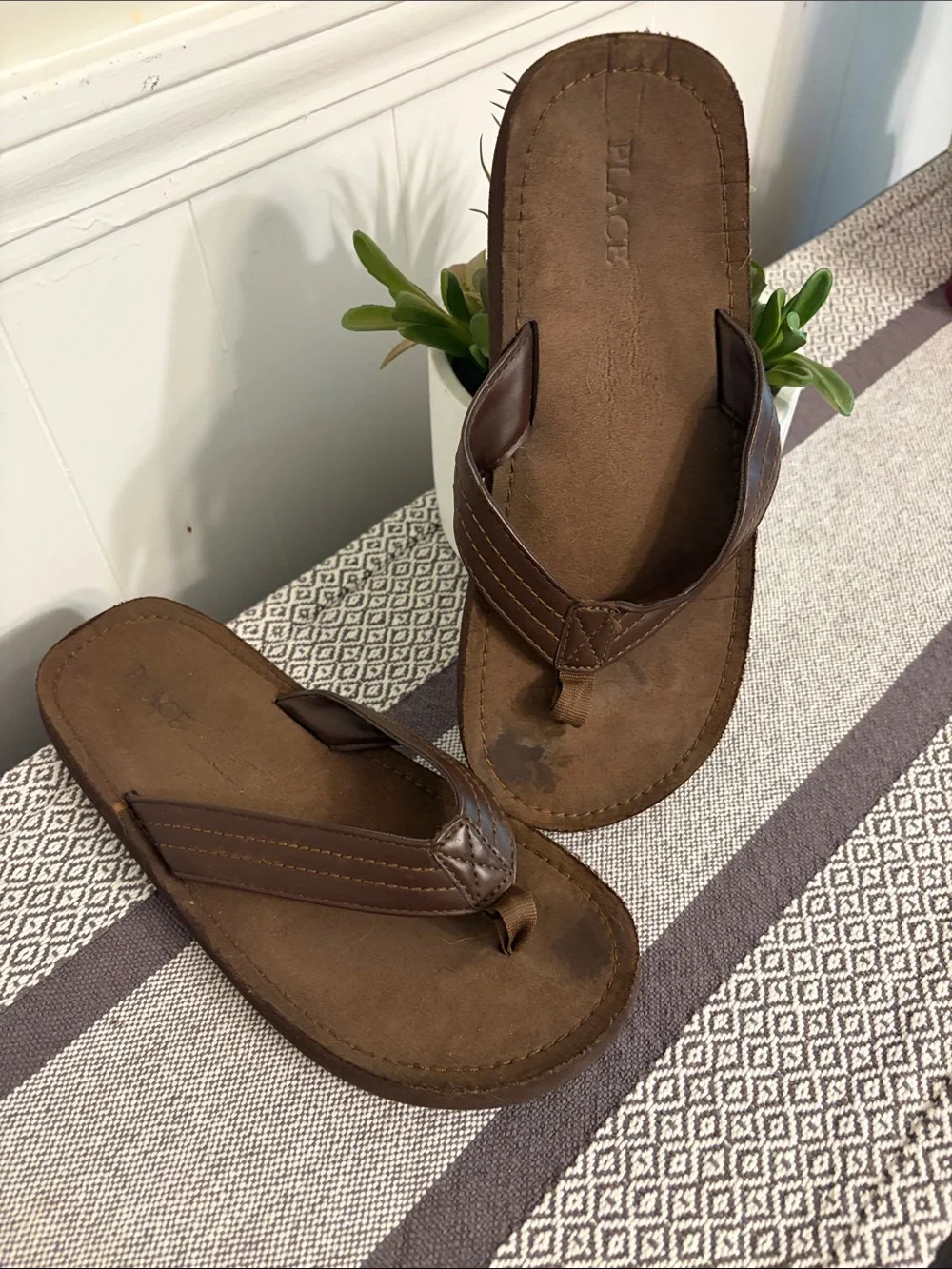The Children's Place Brown Faux Leather Flip Flops Size 6